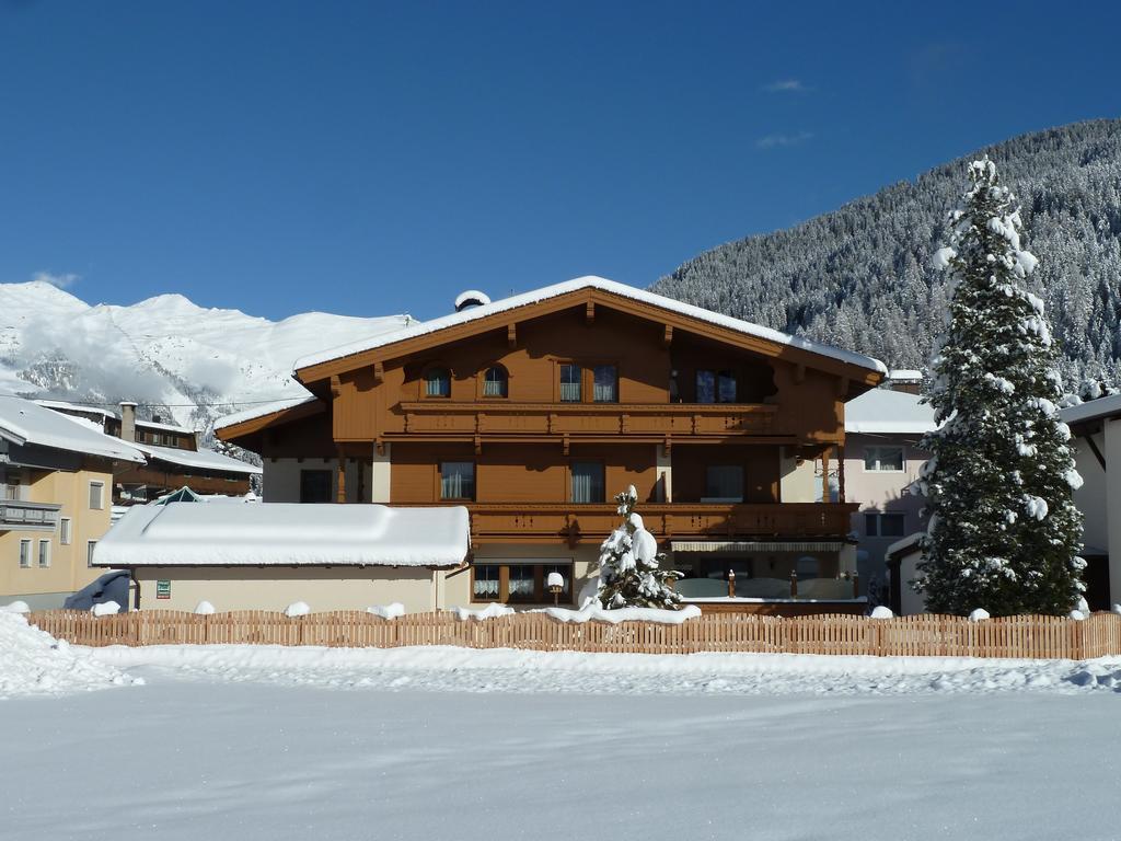 Hotel Haus Hochland Tux Esterno foto