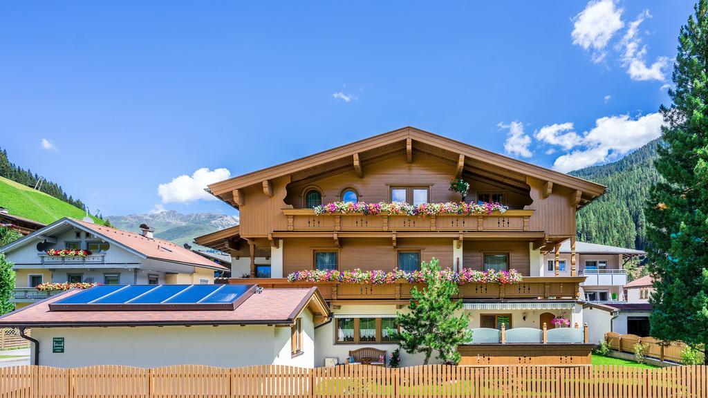 Hotel Haus Hochland Tux Esterno foto